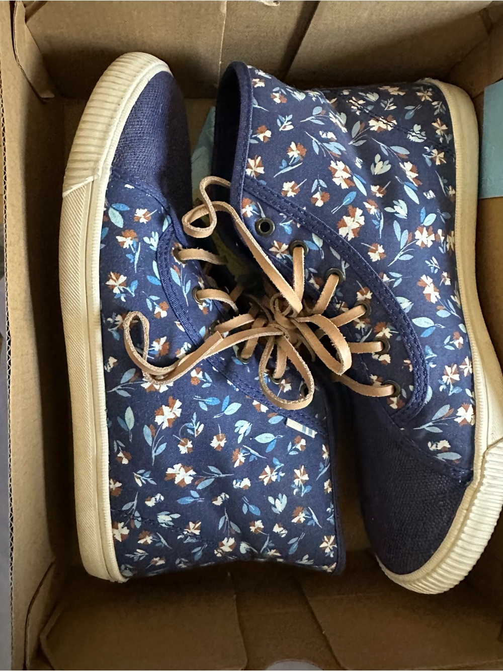 Toms Camarillo Deep Cobalt Vintage Flower Sneakers size 7
